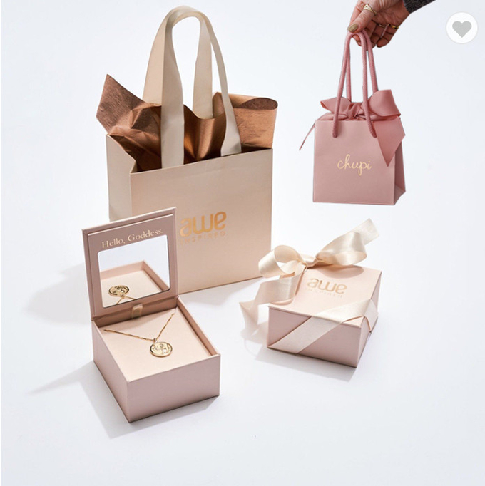 Mała różowa różowa CMYK Fancy Gift Paper Bag Packaging Carrier With Ribbon Handles 230gsm 0
